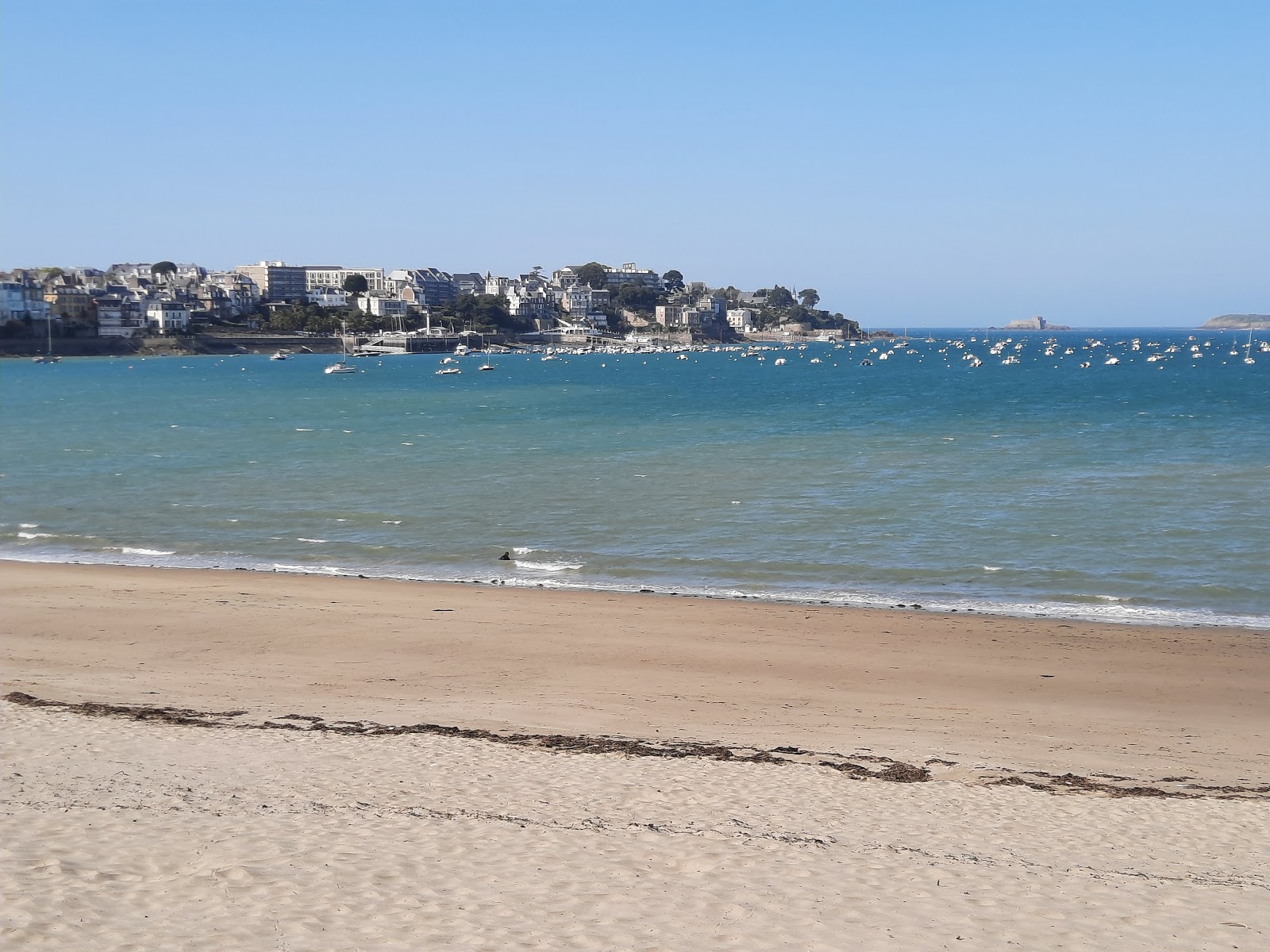 Fotografie cu Plage du Prieure și așezarea