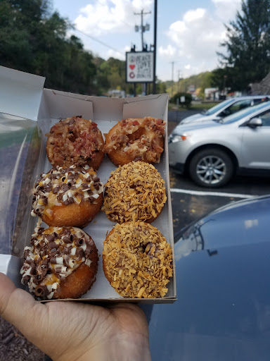 Donut Shop «Peace, Love and Little Donuts», reviews and photos, 4745 William Penn Hwy, Monroeville, PA 15146, USA