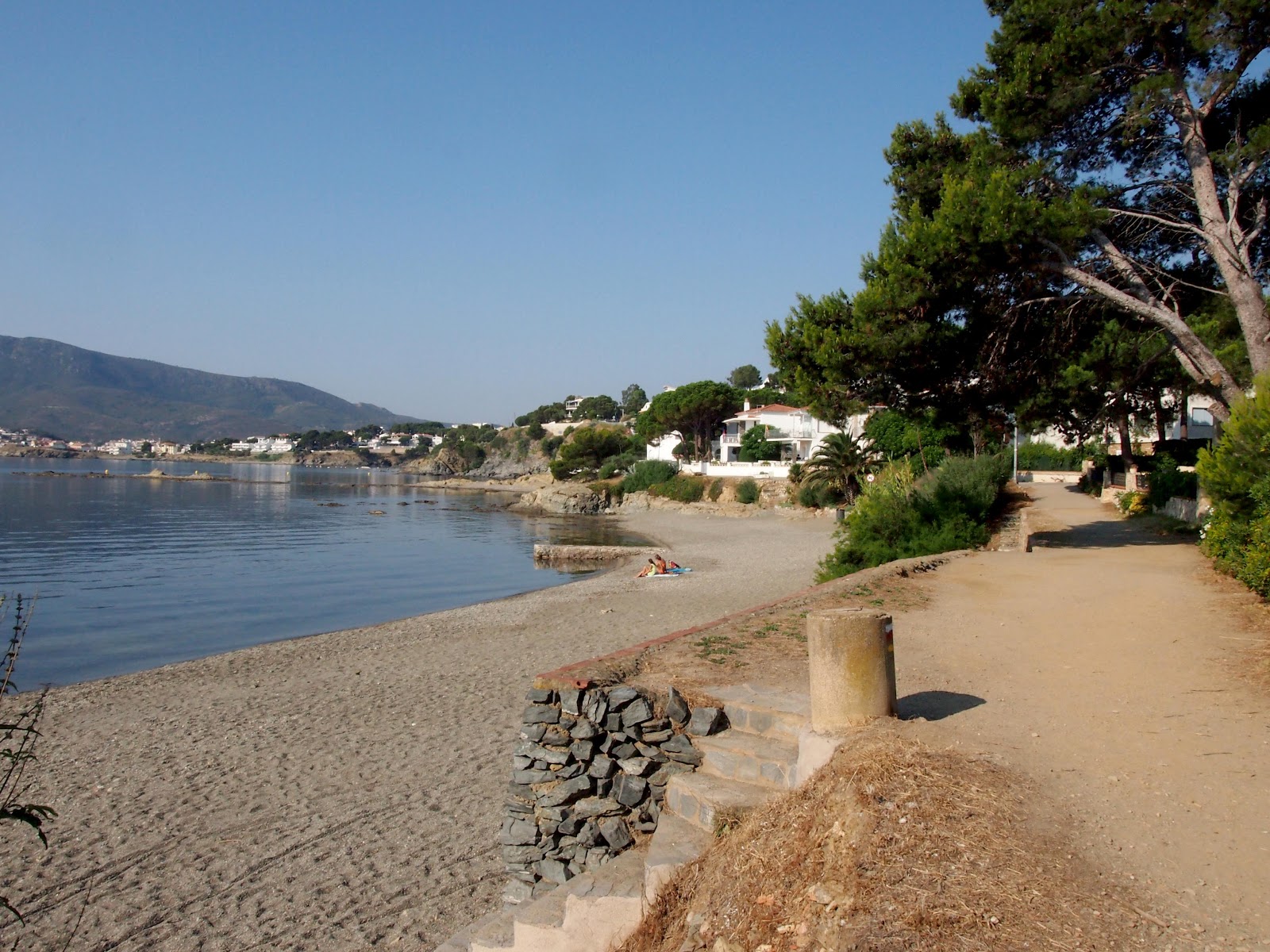 Foto di Platja el Rastell con una superficie del sabbia marrone