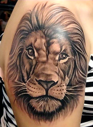 Explore giraffe tattoo ideas, creative tattoo ideas in Dallas, available at 2Xtremes Tattoos & Piercing