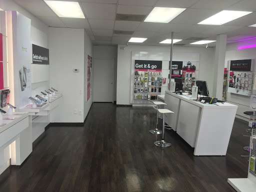 Cell Phone Store «T-Mobile», reviews and photos, 8303 Hwy 6 N, Houston, TX 77095, USA
