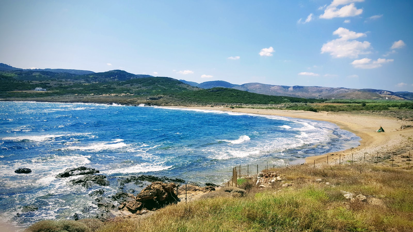 Foto von Paralia Palamari mit grauer sand & kiesel Oberfläche