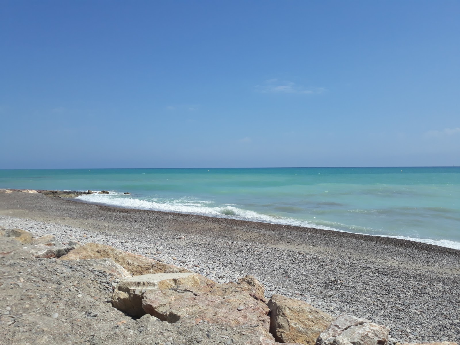 Foto van Almenara Strand met lange baai