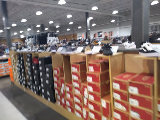 Shoe Store «DSW Designer Shoe Warehouse», reviews and photos, 1 Walden Galleria, Buffalo, NY 14225, USA