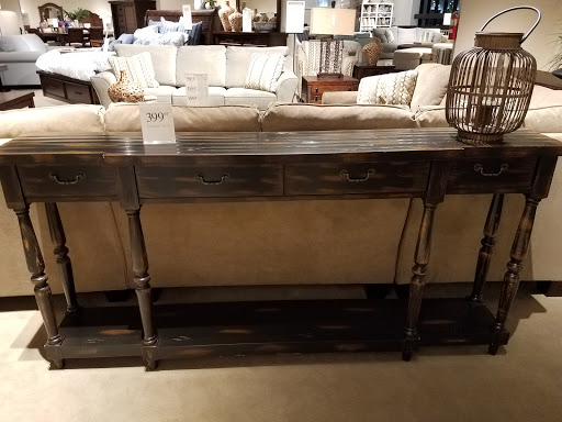 Furniture Store «City Furniture Fort Lauderdale», reviews and photos, 3501 N Federal Hwy, Fort Lauderdale, FL 33308, USA