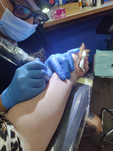 Tattoo Shop «Bayou City Body Shop Tattoo Studio», reviews and photos, 4025 Hwy 6 N #105b, Houston, TX 77084, USA