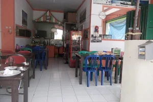 Rumah Makan Padang Family Surya Ancaran image