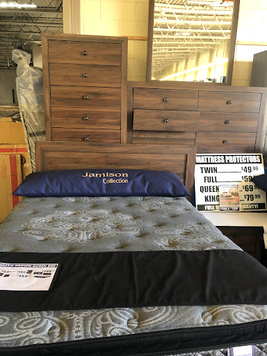 Furniture Store «American Freight Furniture and Mattress», reviews and photos, 3804 S 27th St, Milwaukee, WI 53221, USA