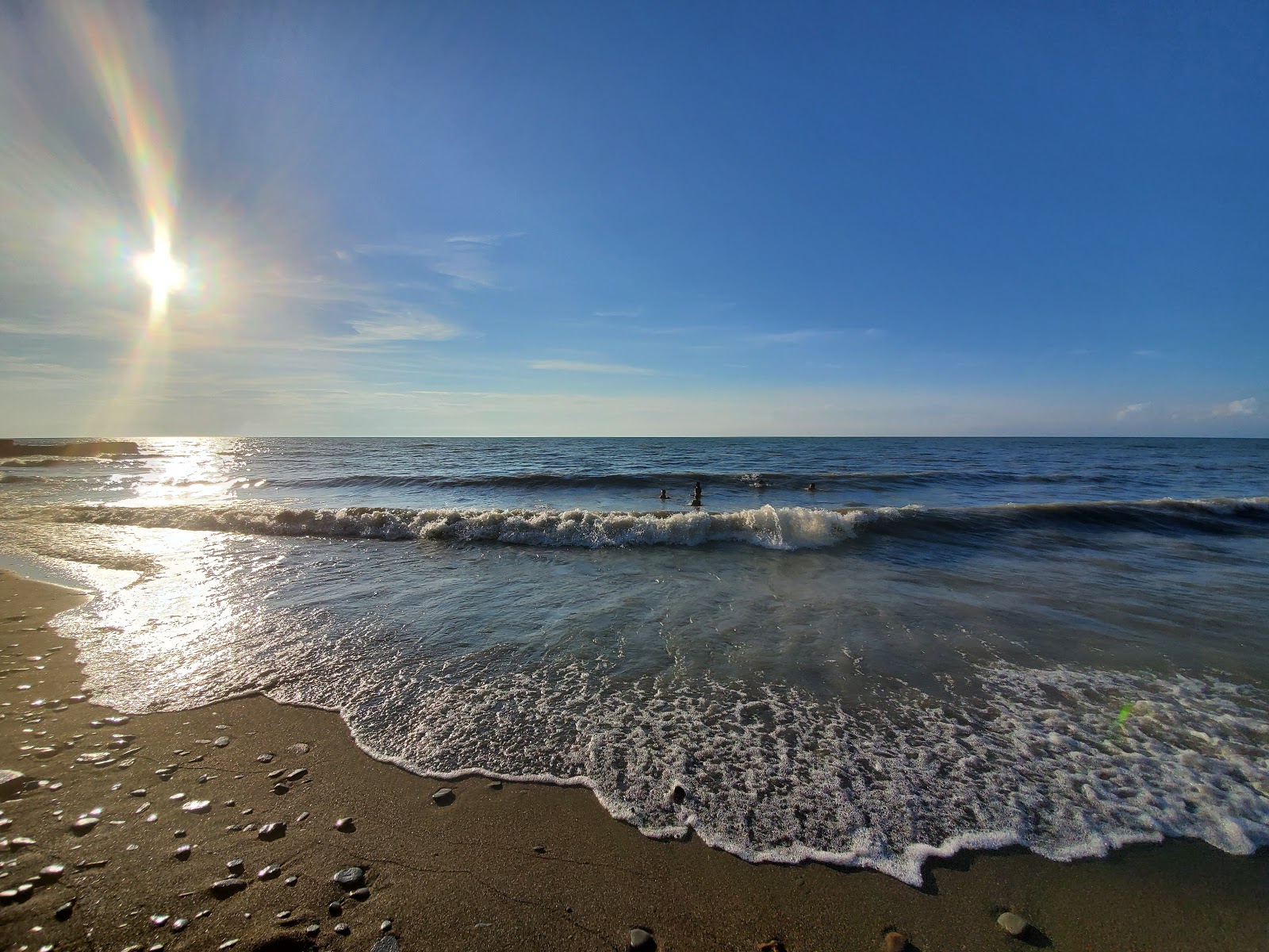 Avonia Beach'in fotoğrafı - rahatlamayı sevenler arasında popüler bir yer