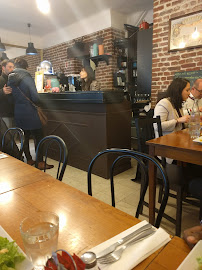 Atmosphère du Restaurant de hamburgers Bistrot Mademoiselle à Vincennes - n°1