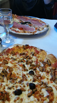 Pizza du Restaurant italien Gina à Saint-Priest - n°18