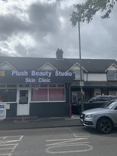 PLUSH BEAUTY STUDIO - Beauty salon