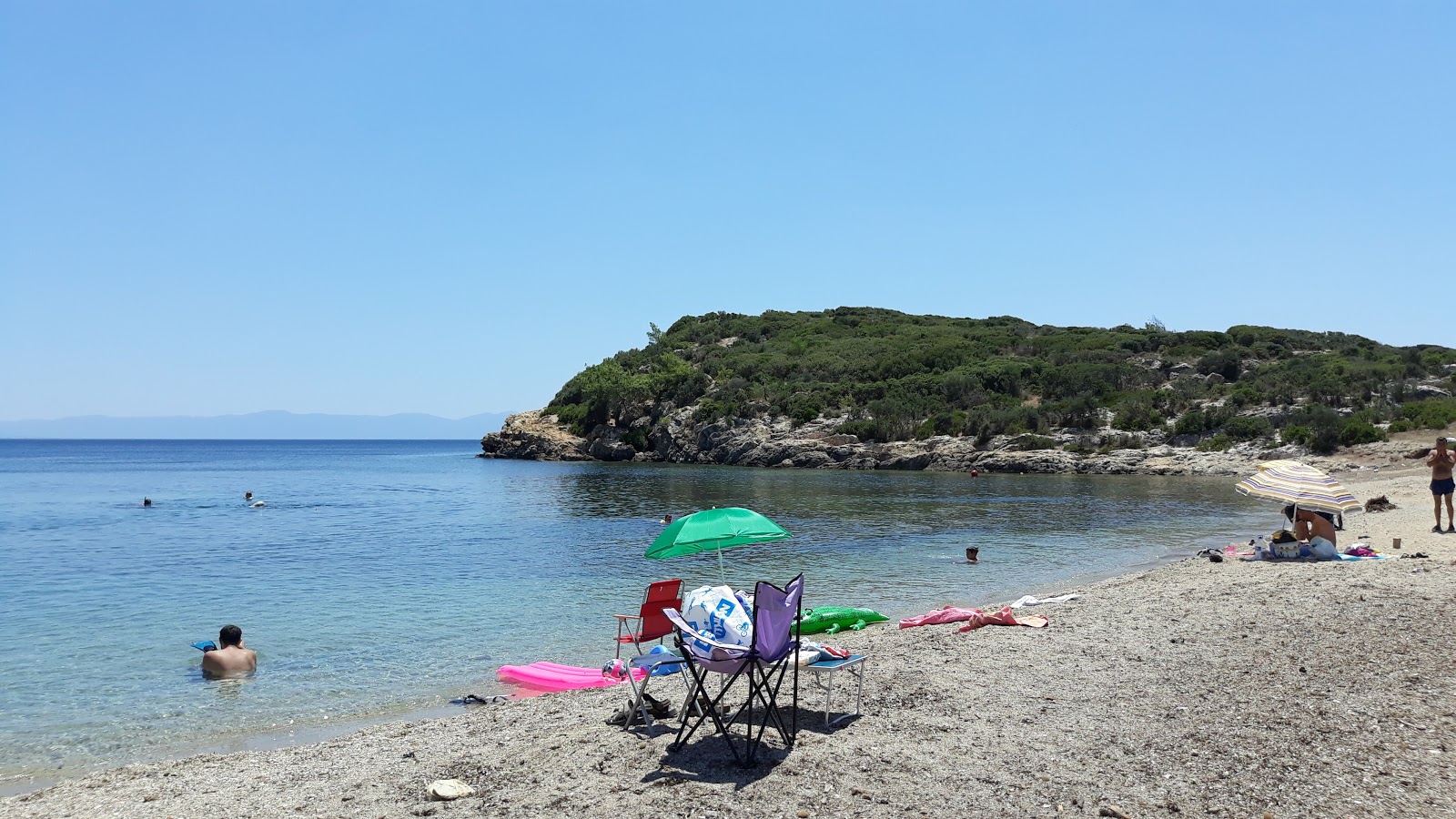 Fotografija Ali Yasin plaji z lahki fini kamenček površino