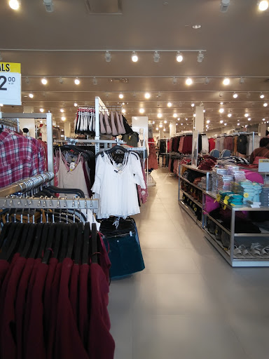 Clothing Store «F21 RED», reviews and photos, 620 Centerview Blvd, Kissimmee, FL 34741, USA