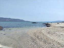 Foto von Playa Los Naranjos mit geräumige küstenlinie