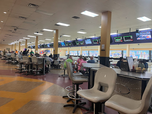 Amusement Center «Strike & Spare Family Fun Center», reviews and photos, 90 Volunteer Dr # 300, Hendersonville, TN 37075, USA