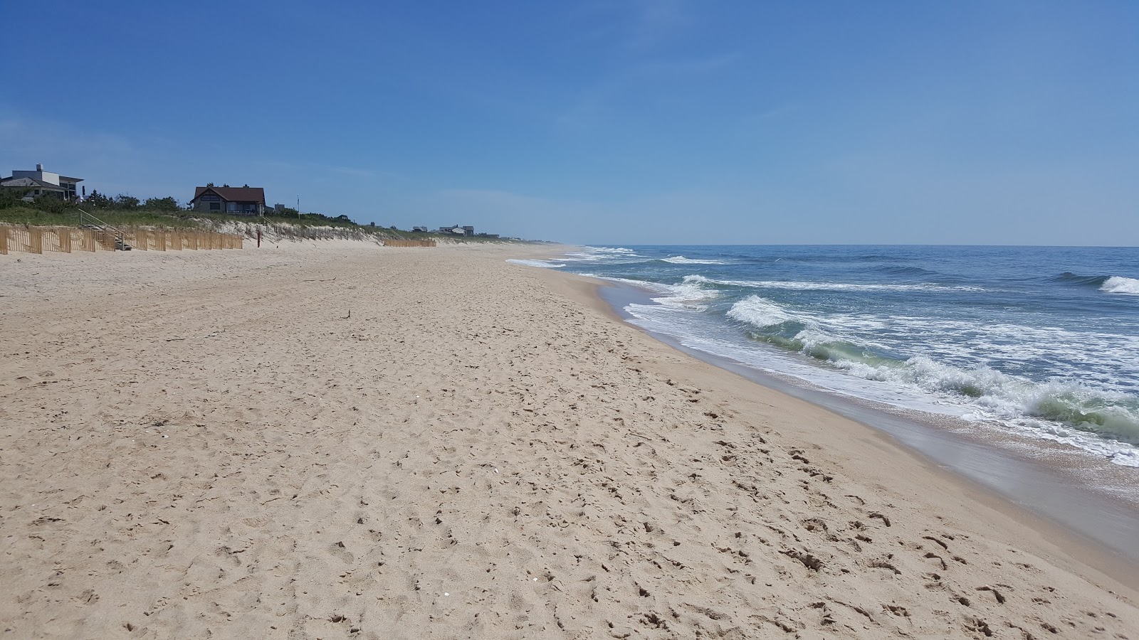 Atlantic Avenue Beach'in fotoğrafı geniş plaj ile birlikte