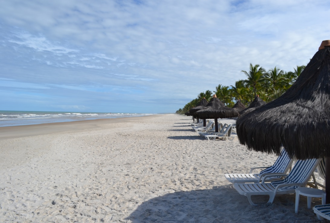 Foto von Praia da ilha de Comandatuba mit feiner beiger sand Oberfläche