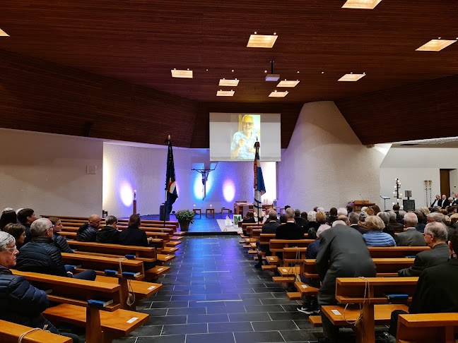 Rezensionen über Katholische Pfarrkirche Heilig Geist, Hünenberg in Cham - Kirche