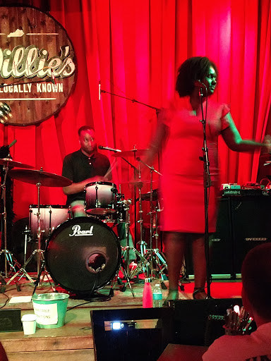 American Restaurant «Willies Locally Known», reviews and photos, 286 Southland Dr, Lexington, KY 40503, USA