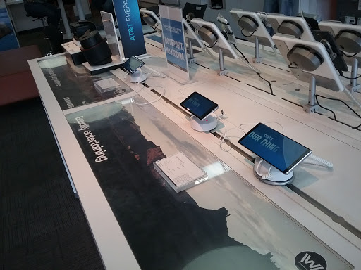 Cell Phone Store «AT&T Authorized Retailer», reviews and photos, 17100 Collins Ave #108, Sunny Isles Beach, FL 33160, USA