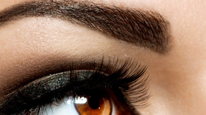 Glamorous Eyebrow Threading 92335