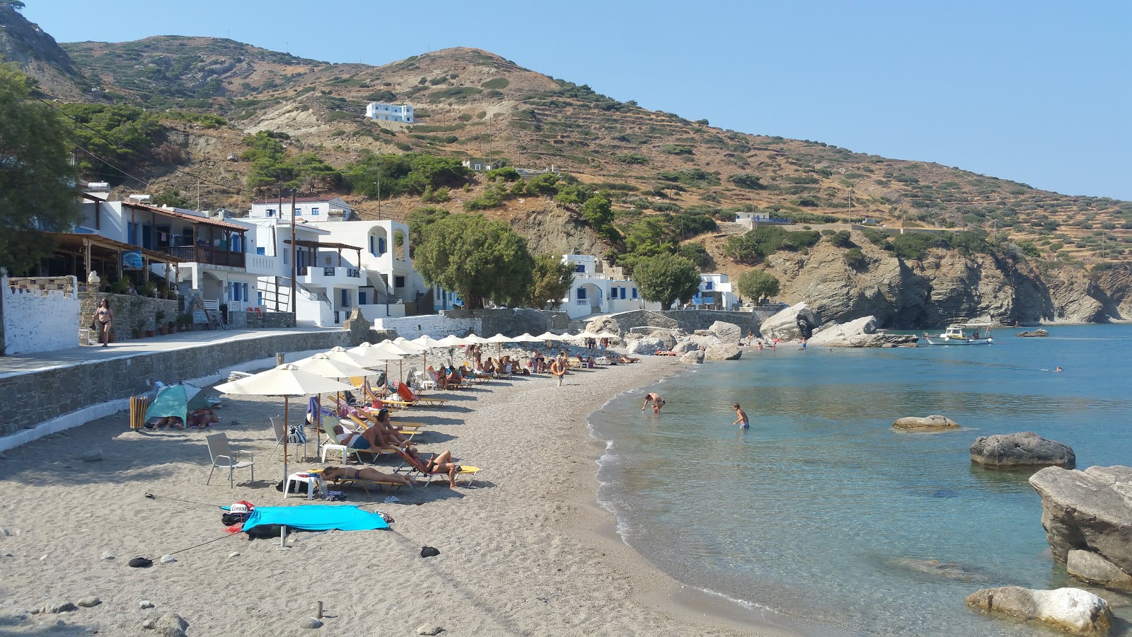 Foto van Agios Nikolaos beach en zijn prachtige landschap