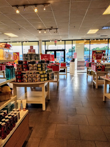 Beauty Supply Store «Bath & Body Works», reviews and photos, 2200 Tanger Blvd, Gonzales, LA 70737, USA