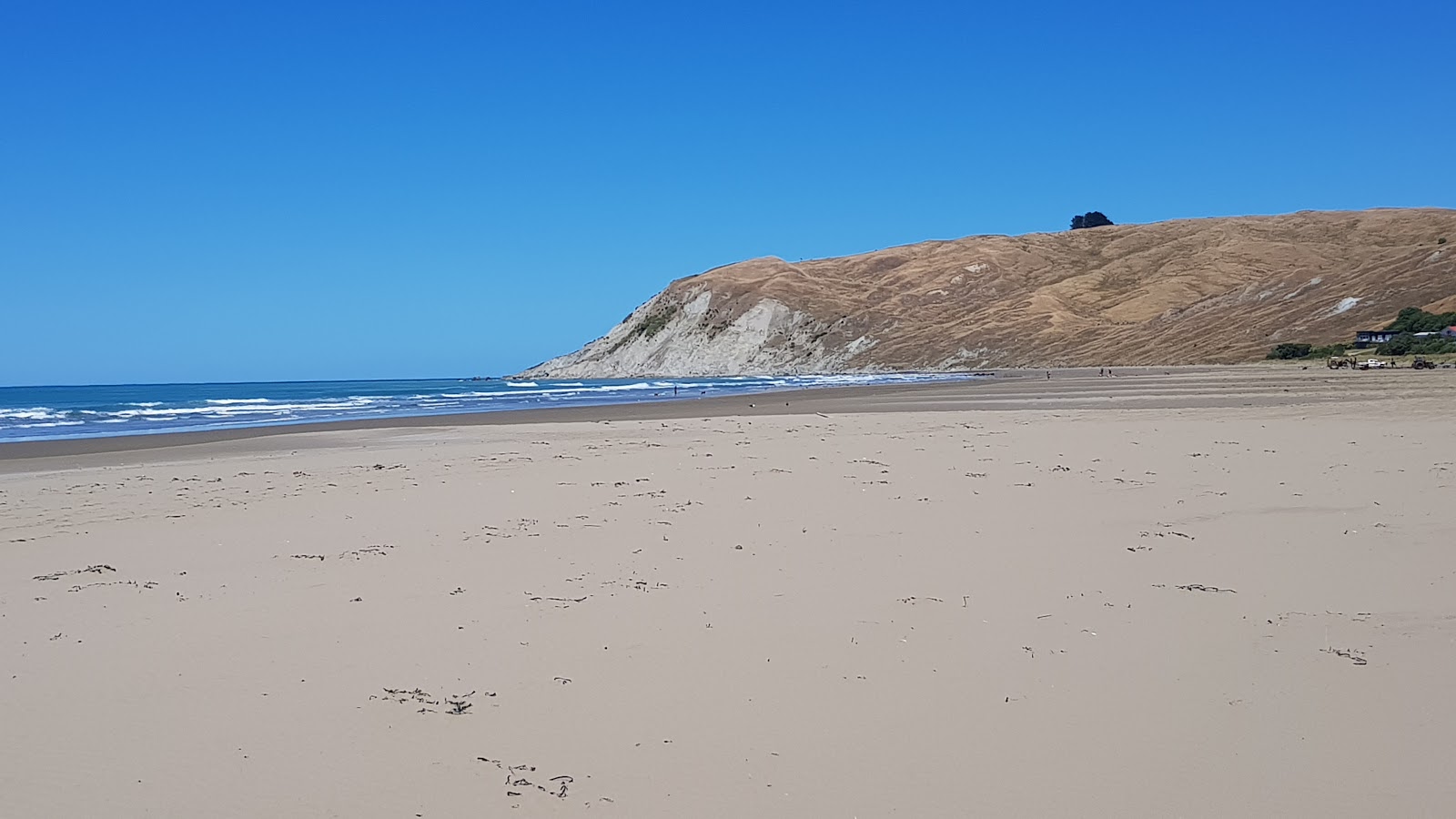 Porangahau Beach的照片 带有明亮的沙子表面