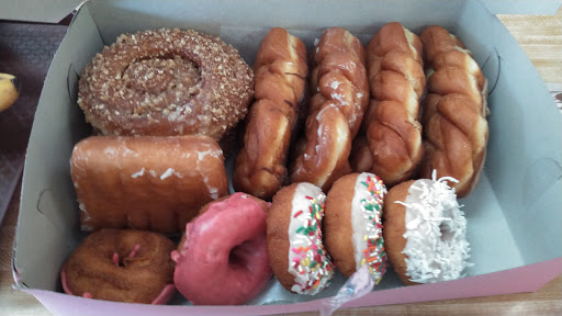 Donut Shop «16th Street Donut Shop», reviews and photos, 1601 F St, Sacramento, CA 95814, USA