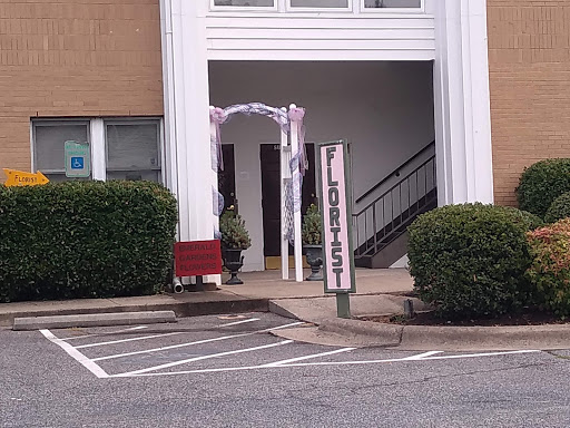 Florist «Myers Florist/Emerald Gardens Flowers», reviews and photos, 2906 Hillsborough Rd, Durham, NC 27705, USA