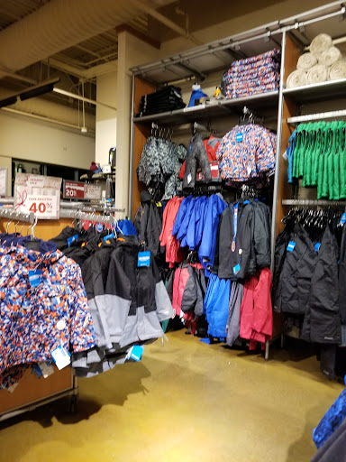 Sportswear Store «Columbia Sportswear Outlet Store at Prime Outlets Grove City», reviews and photos, 1911 Leesburg Grove City Rd #445, Grove City, PA 16127, USA
