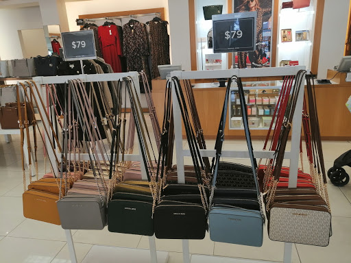 Shopping Mall «Aurora Farms Premium Outlets», reviews and photos, 549 S Chillicothe Rd, Aurora, OH 44202, USA