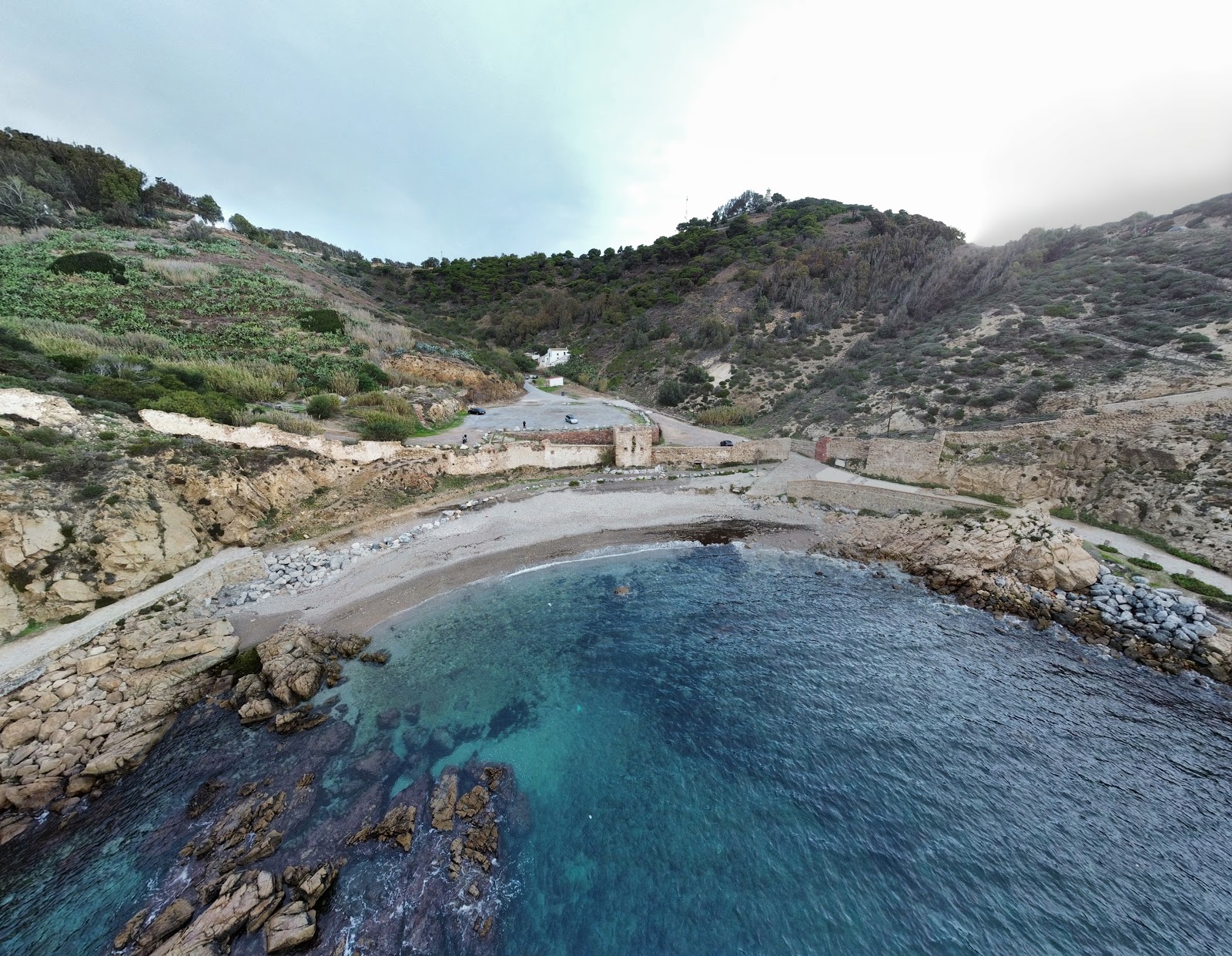 Photo of Cala del Desnarigado and the settlement