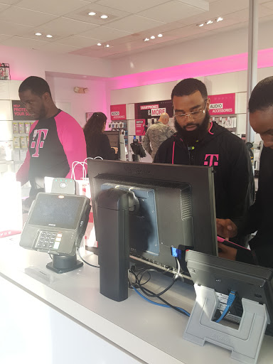 Cell Phone Store «T-Mobile», reviews and photos, 8903 Woodyard Rd, Clinton, MD 20735, USA