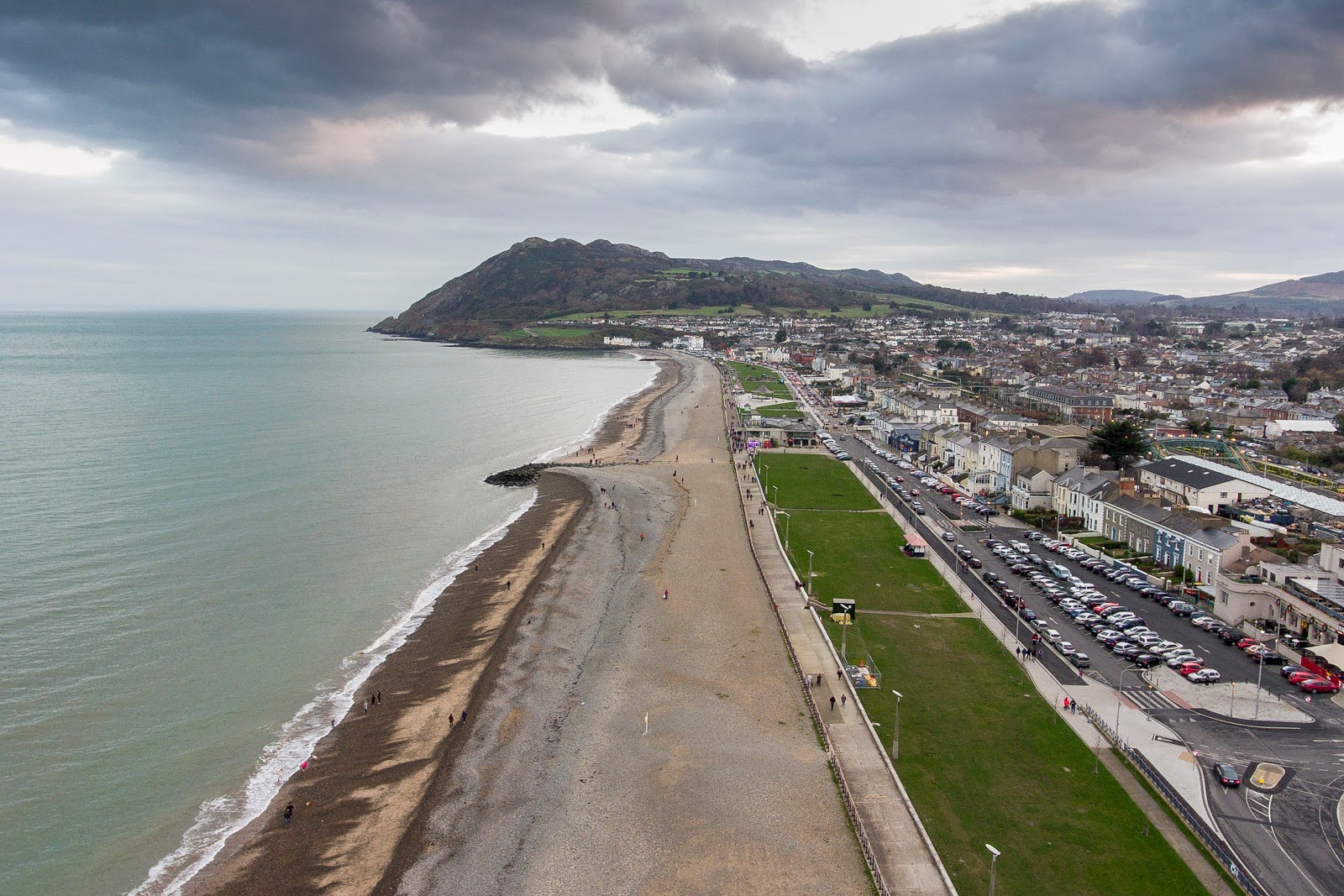 Photo de Bray Beach - bon endroit convivial pour les animaux de compagnie pour les vacances