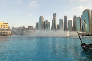 Dubai Fountain Boardwalk image