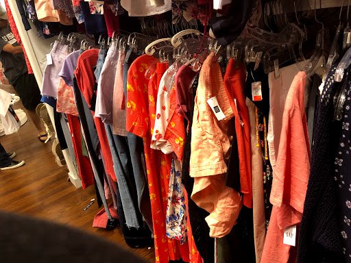 Clothing Store «Gap», reviews and photos, 18511 Outlet Blvd, Chesterfield, MO 63005, USA