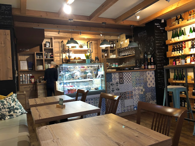 Comentarii opinii despre KisBécs Borbár Borbolt Kávézó Reggeliző