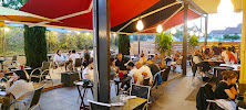 Atmosphère du Red Garden - Restaurant à Villefranche-sur-Saône à Villefranche-sur-Saône - n°12
