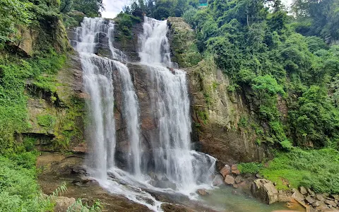 Ramboda Falls image