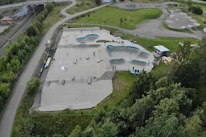 Skate- och aktivitetspark image