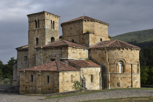 Colegiata de Santa Cruz de Castañeda, Iglesia Católica en Castañeda,Cantabria