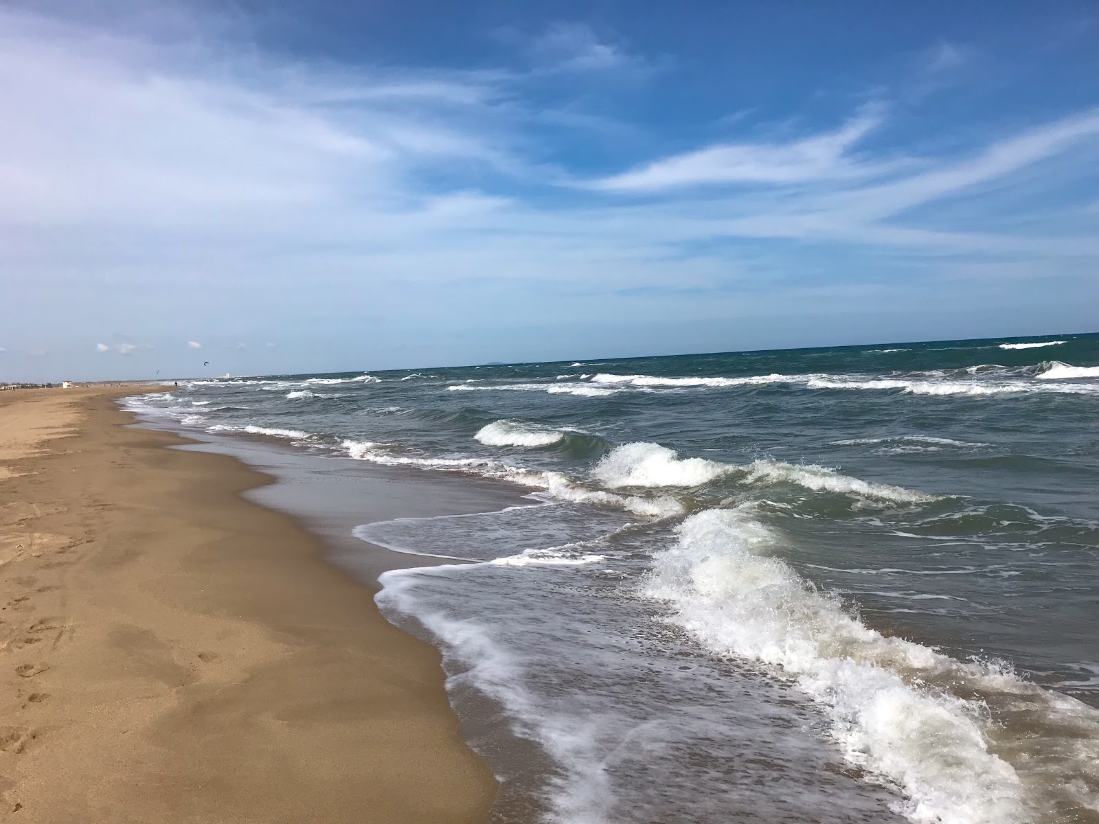 Foto van St. Pierre FKK beach met recht en lang