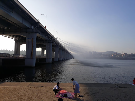 Banpo Bridge