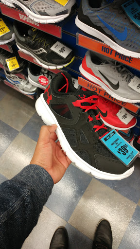 Sporting Goods Store «Big 5 Sporting Goods - La Puente», reviews and photos, 1809 N Hacienda Blvd, La Puente, CA 91744, USA