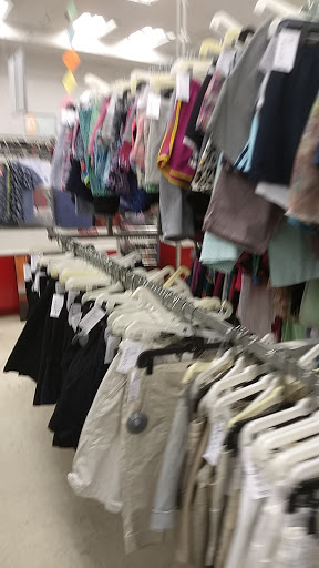 Thrift Store «Village Discount Outlet Store 08», reviews and photos, 3301 W Lawrence Ave, Chicago, IL 60625, USA