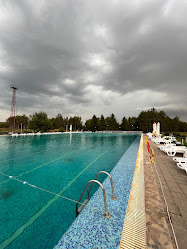 Polski Trambesh's Public Swimming Pool (плувен басейн)