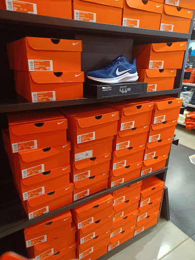 Clothing Store «Nike Factory Store», reviews and photos, 505 Premium Outlets Dr, Monroe, OH 45050, USA