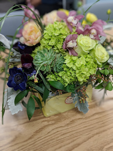 Florist «City Line Florist», reviews and photos, 2978 Nichols Ave, Trumbull, CT 06611, USA